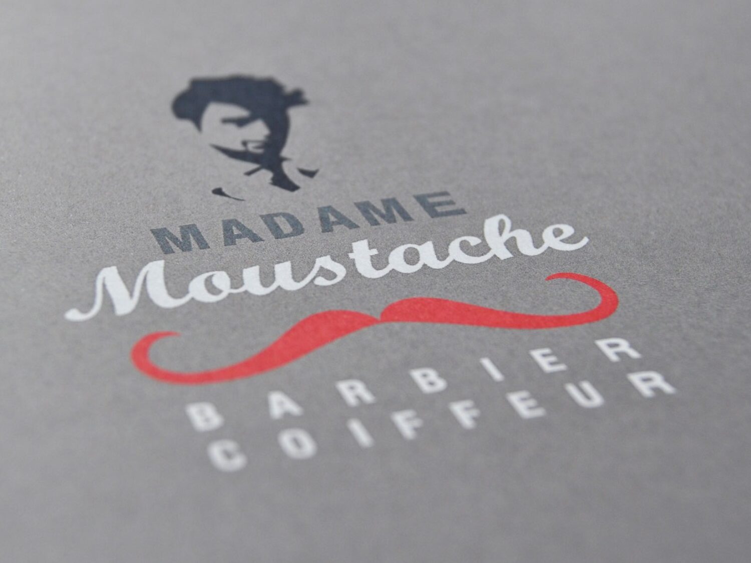 création de logo charte graphique barbier Madame Moustache